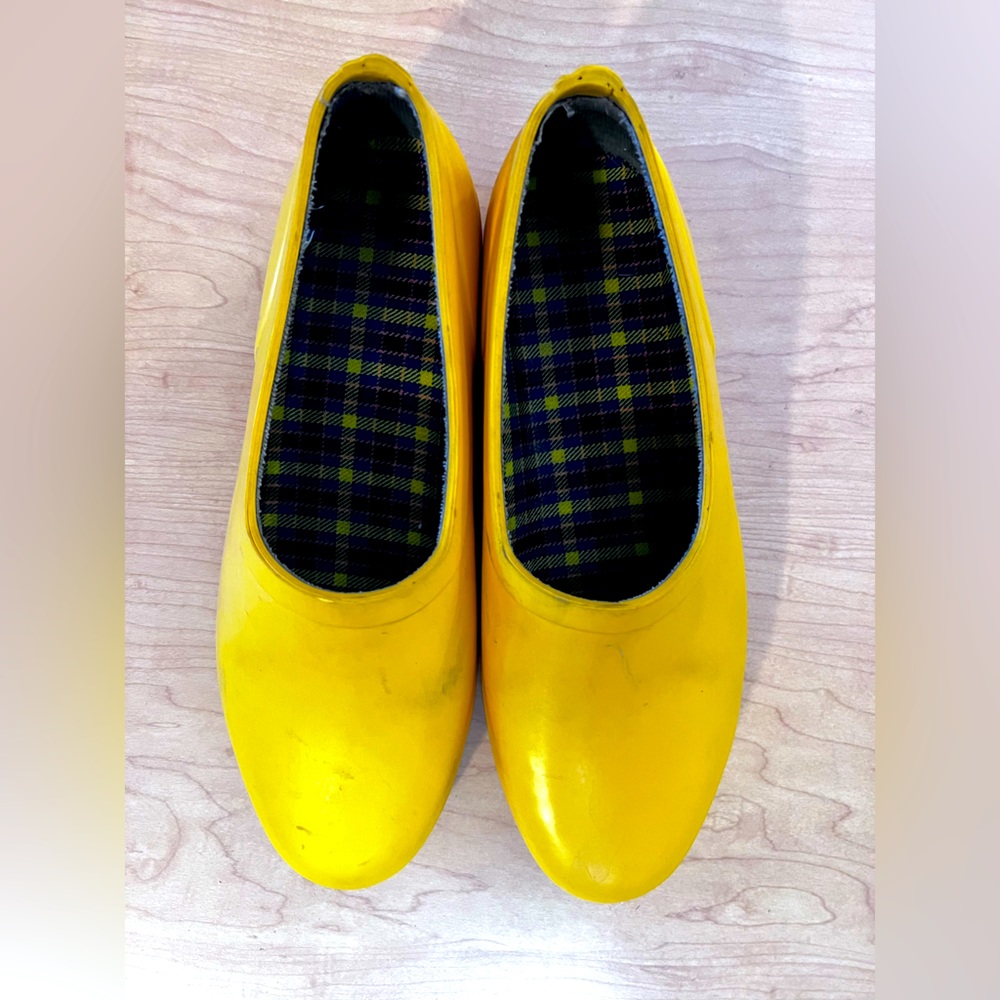 Eddie Bauer Shoe | Eddie Bauer Yellow Rubber Clog | Women’s size 9